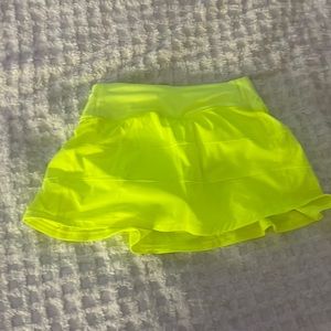 Highlight yellow pace rival skirt